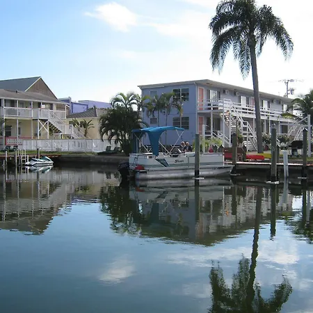 The Holiday Court Villas And Suites